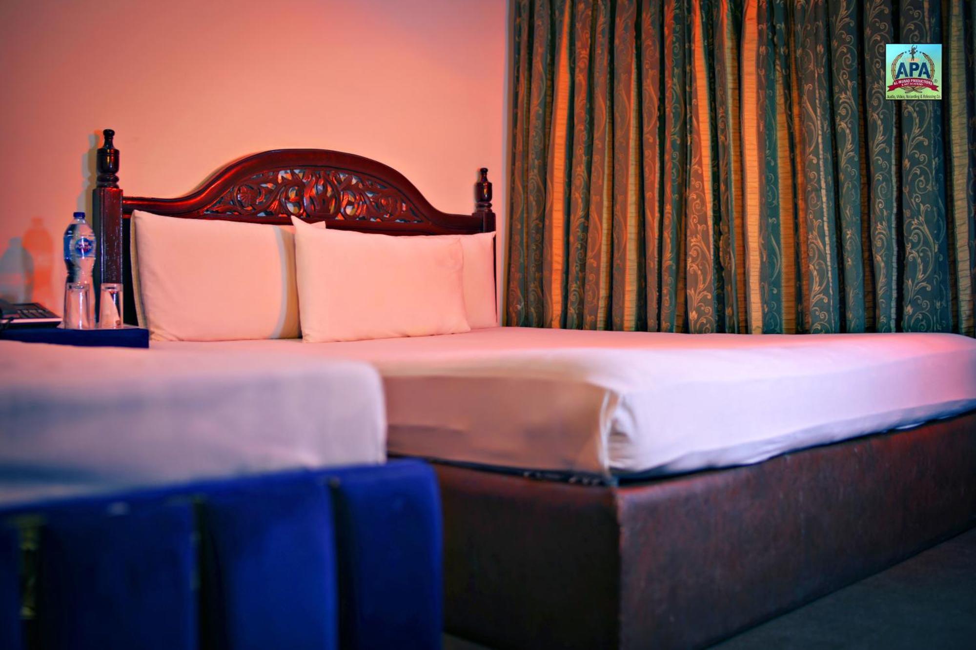 Quick Continental Hotel - Jail Road Лахор Экстерьер фото