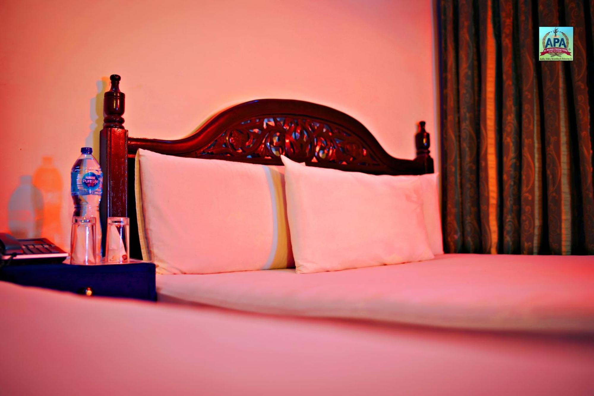 Quick Continental Hotel - Jail Road Лахор Экстерьер фото