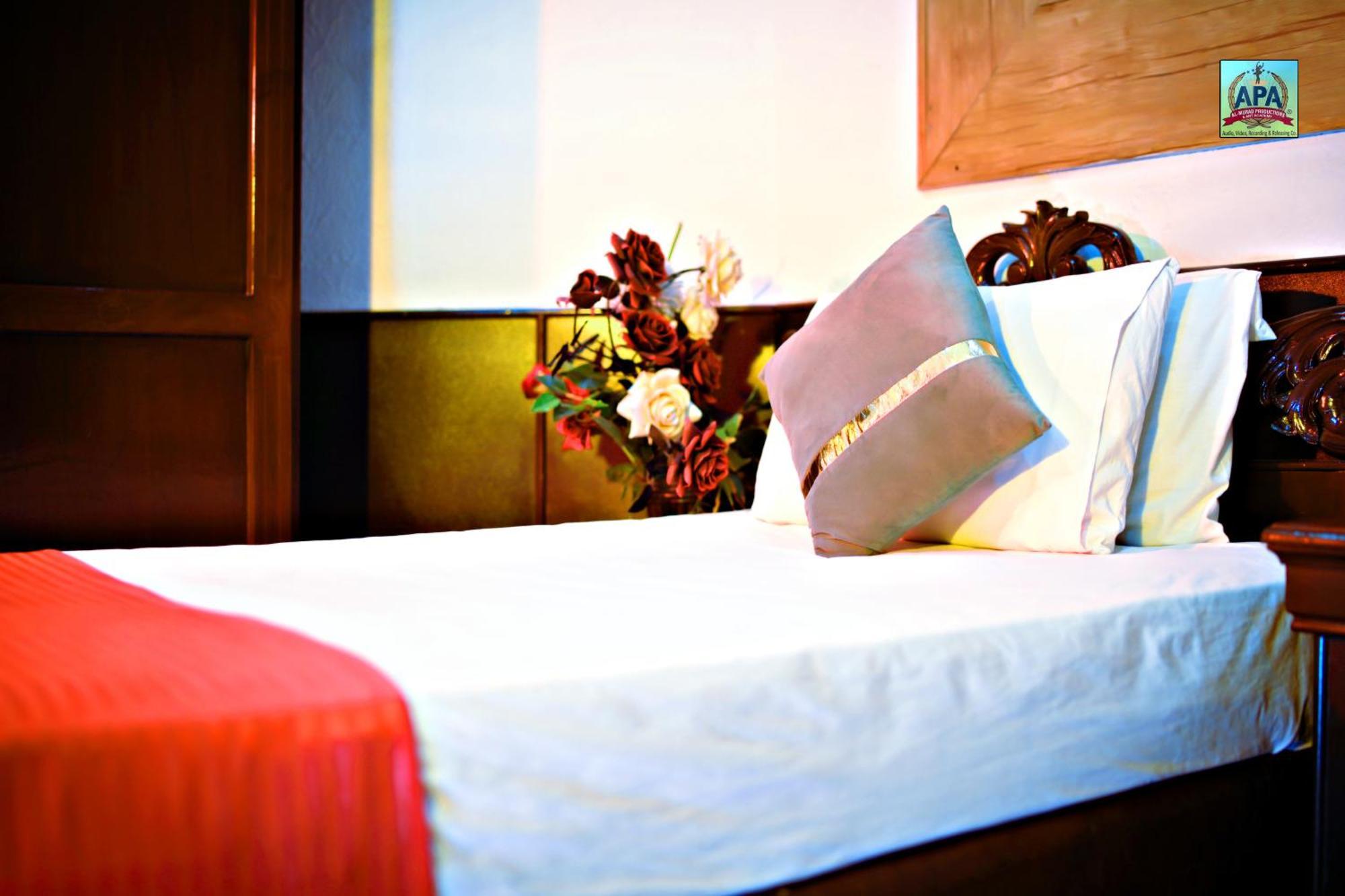 Quick Continental Hotel - Jail Road Лахор Экстерьер фото