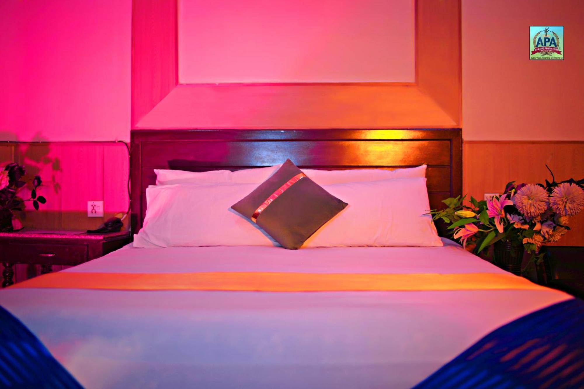Quick Continental Hotel - Jail Road Лахор Экстерьер фото