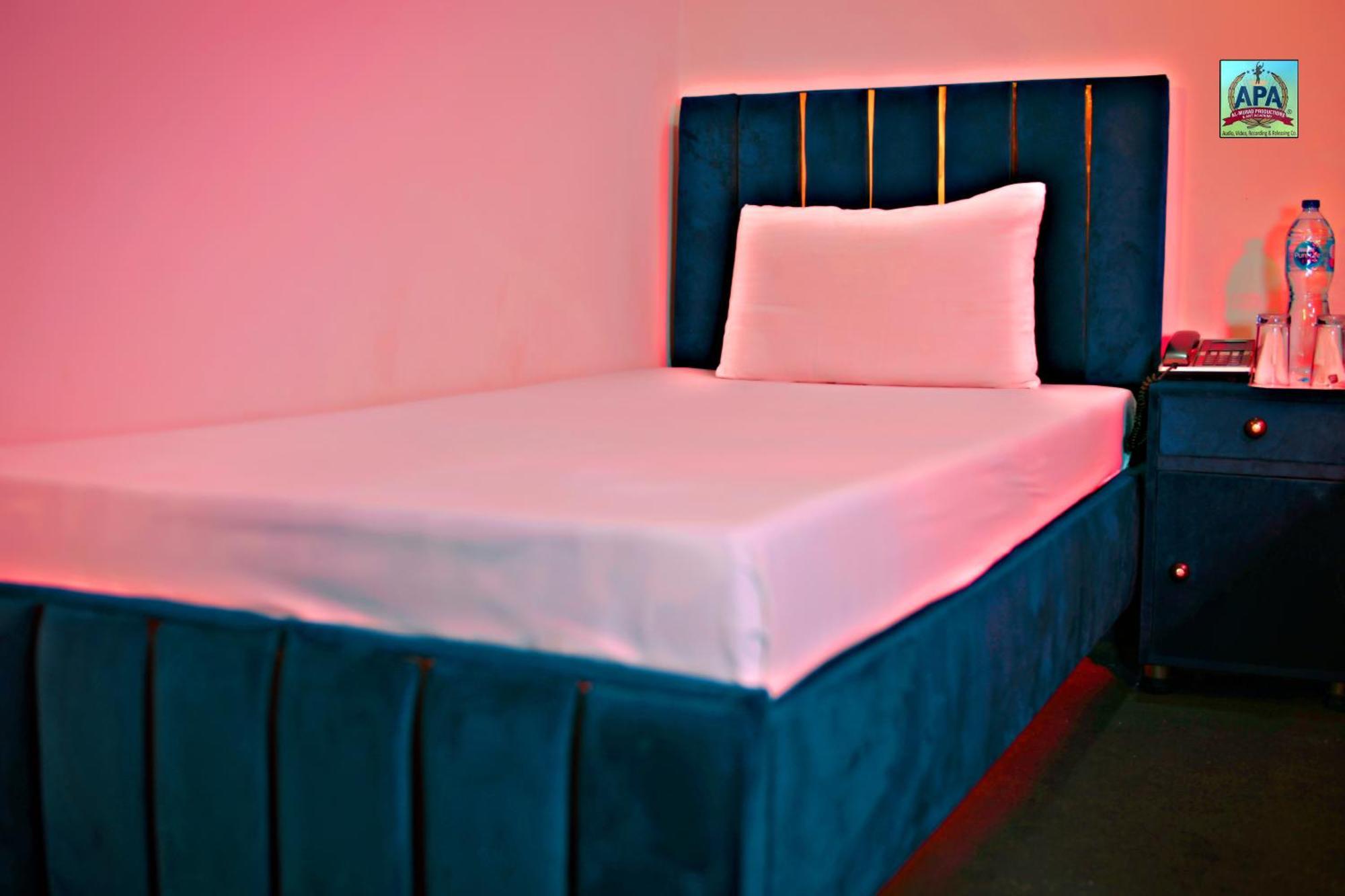 Quick Continental Hotel - Jail Road Лахор Экстерьер фото